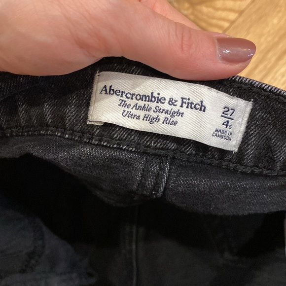 A&F The Ankle Straight Ultra High-Rise Jean in Ripped Black, Size 27 Short (4S) - Picture 8 of 12